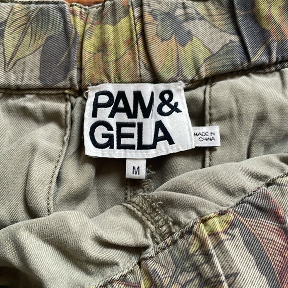 Pam & Gela Floral Patterned pants - Picture 3 of 3
